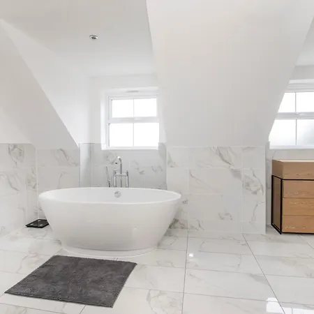 Mount Vale 4 Bedroom Luxury & Free Parking 요크