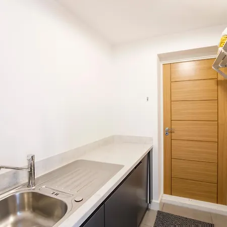 Mount Vale 4 Bedroom Luxury & Free Parking * 요크