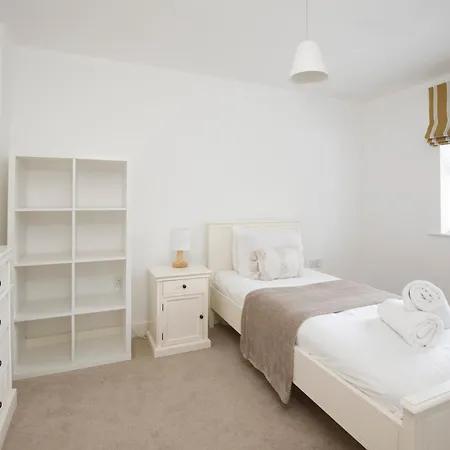 Vakantiehuis Mount Vale 4 Bedroom Luxury & Free Parking