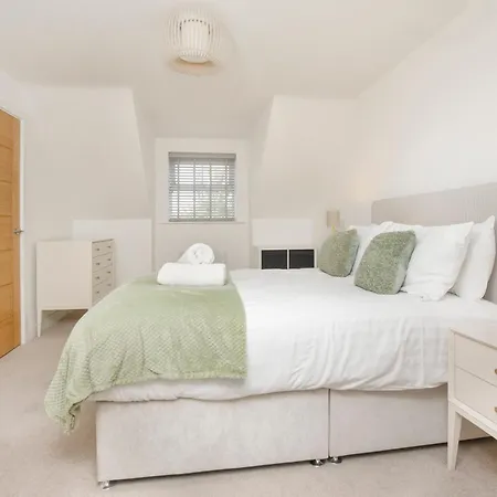 Mount Vale 4 Bedroom Luxury & Free Parking Vakantiehuis *