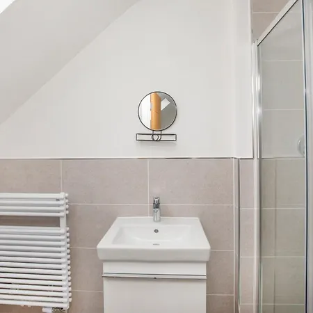 Mount Vale 4 Bedroom Luxury & Free Parking Holiday home *