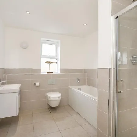 Vakantiehuis Mount Vale 4 Bedroom Luxury & Free Parking *