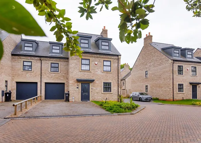 Mount Vale 4 Bedroom Luxury & Free Parking Holiday home *