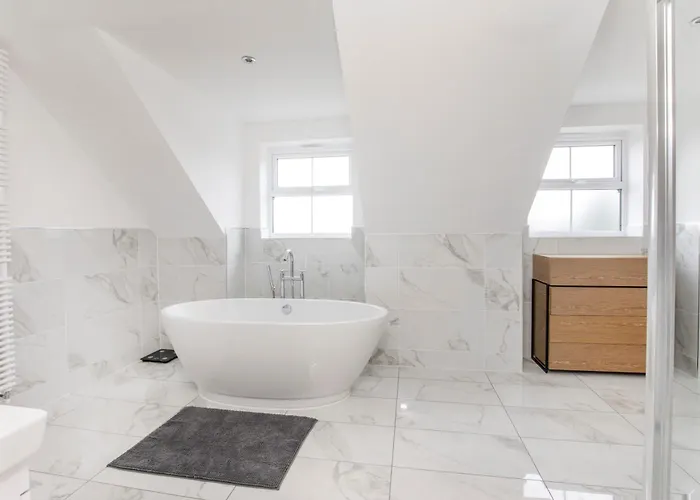 Mount Vale 4 Bedroom Luxury & Free Parking York