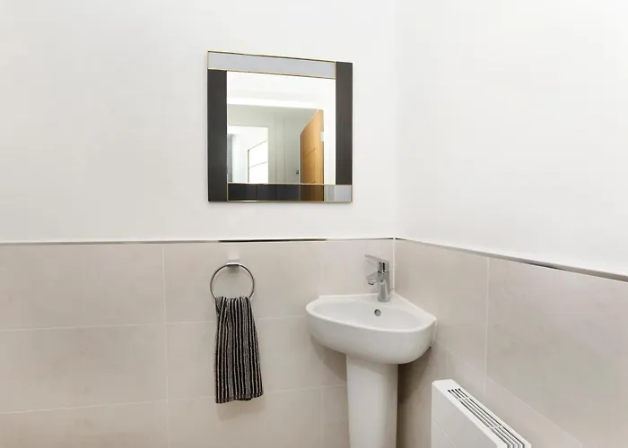 Mount Vale 4 Bedroom Luxury & Free Parking Holiday home York