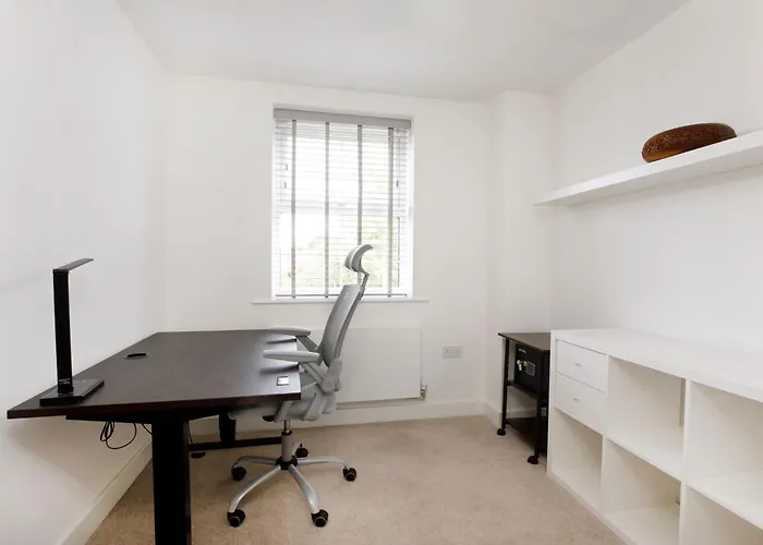 Mount Vale 4 Bedroom Luxury & Free Parking