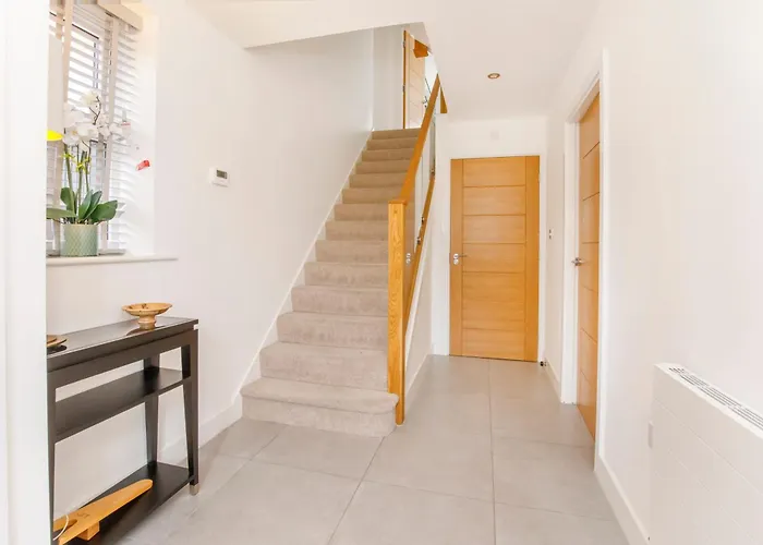 Mount Vale 4 Bedroom Luxury & Free Parking *