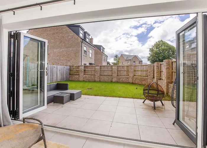 Mount Vale 4 Bedroom Luxury & Free Parking *