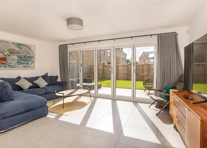 Mount Vale 4 Bedroom Luxury & Free Parking Holiday home *