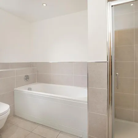 Mount Vale 4 Bedroom Luxury & Free Parking ヨーク