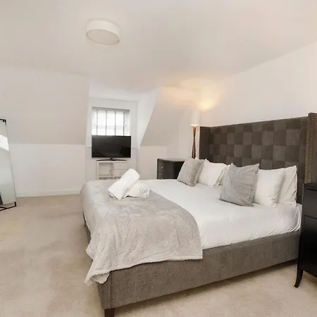 Mount Vale 4 Bedroom Luxury & Free Parking Feriehus *