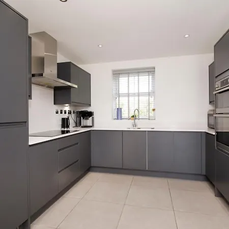 Feriehus Mount Vale 4 Bedroom Luxury & Free Parking