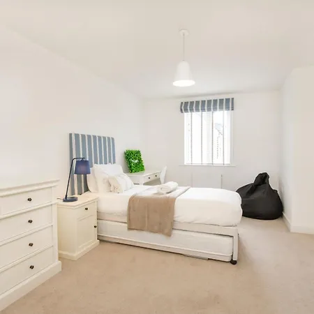 Mount Vale 4 Bedroom Luxury & Free Parking ヨーク